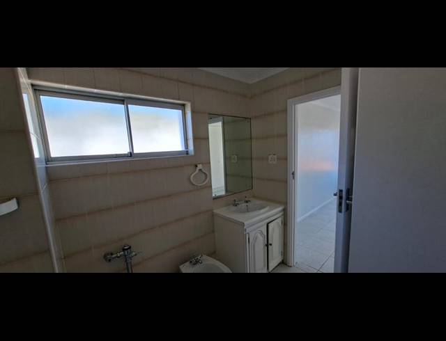 2 BEDROOM PROPERTY TO RENT IN SEA POINT